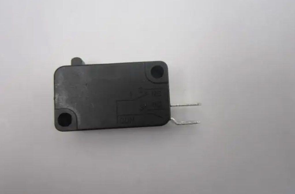 華工公司產(chǎn)品出廠(chǎng)合格率達(dá)100%，顧客滿(mǎn)意率達(dá)99%，受到用戶(hù)好評(píng)